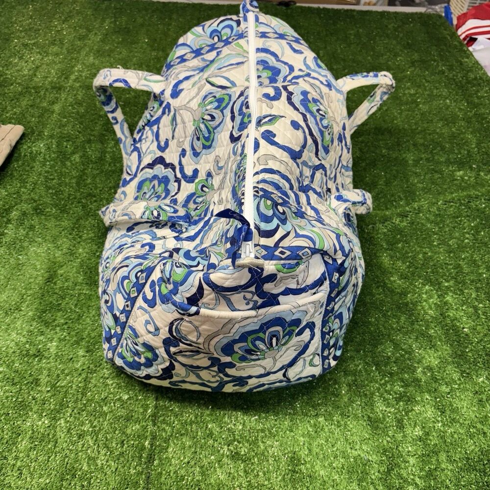 Womens VERA BRADLEY Large Size Duffel Bag 22x12x12 Mediterranean White RETIRED - Picture 6 of 10